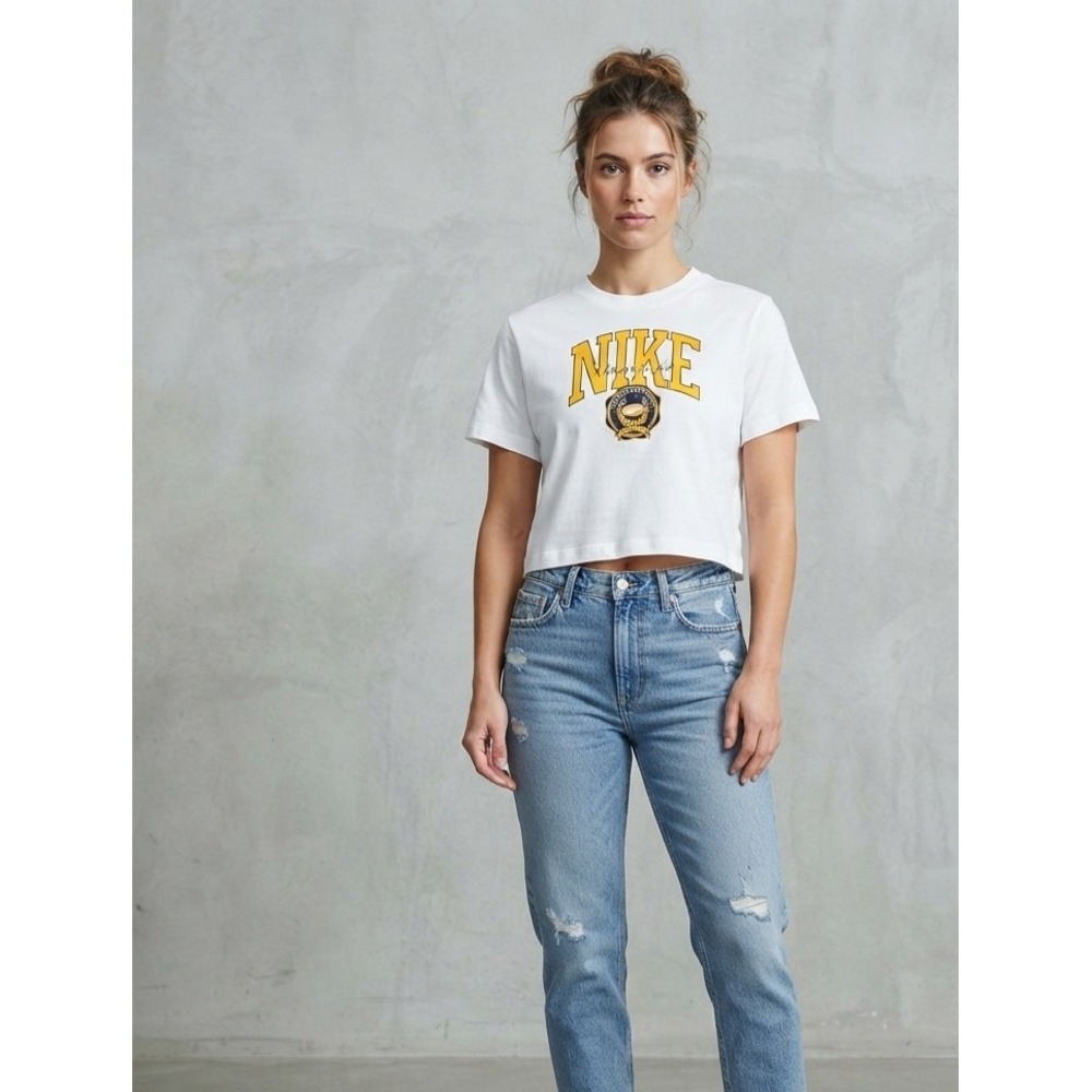 Nike Sportswear Champions of Sport Graphic Loose Fit Cropped T-Shirt XL